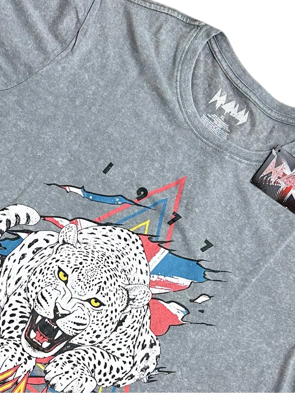 NWT Def Leppard Graphic T Shirt Womens XL Gray Leopard Rock Band Tee